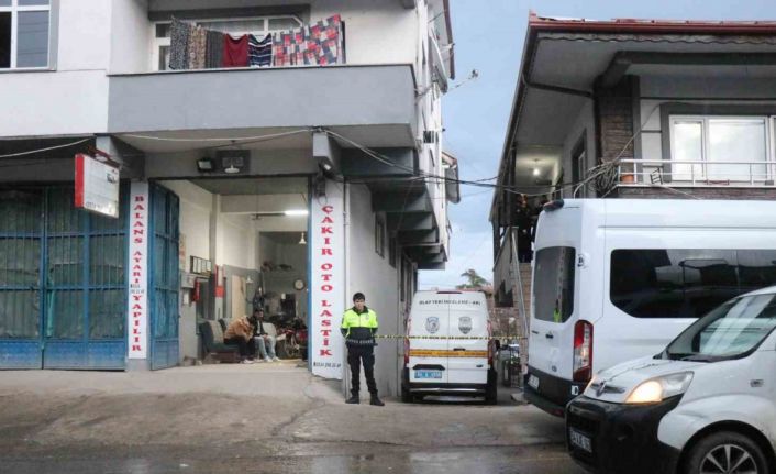 Emekli polis dehşet saçtı: Eşini ve MHP ilçe başkanını silahla vurarak öldürdü