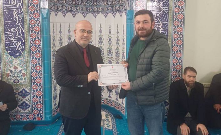 Emet’te Tashih-i Hurûf Kursunu tamamlayan din görevlilerine başarı belgesi