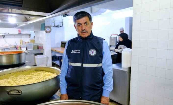 Erzincan’da ihtiyaç sahiplerine her gün 3 çeşit iftar yemeği ulaştırılıyor