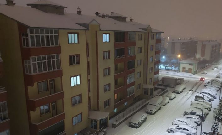 Erzurum merkezde taşımalı eğitime kar yağışı nedeniyle bir gün ara