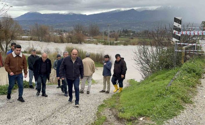 Eşen Çayı taştı, tarım arazileri ve hayvan barınağı sular altında kaldı