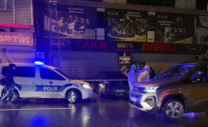 Esenler’de yangın ihbarına giden ekipler binada silahla vurulmuş 2 kişinin cesetlerini buldu