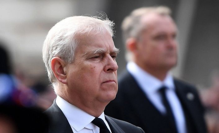 Eski prens Andrew, kamu görevini kötüye kullanma şüphesiyle gözaltına alındı