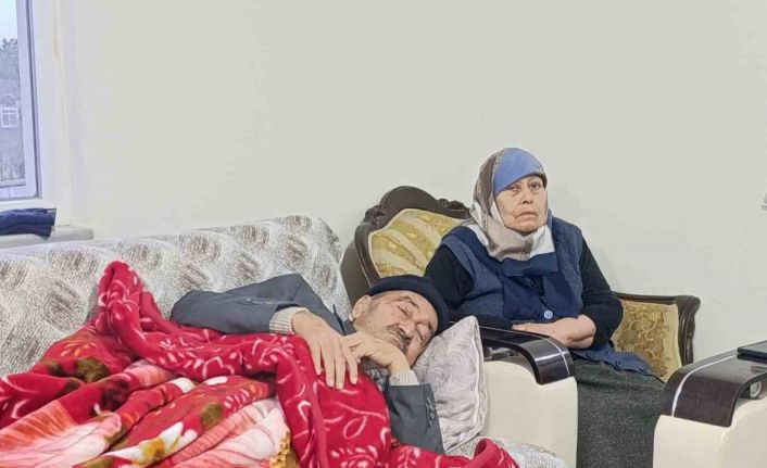 Evlerini devrettikleri oğulları kazada ölünce gelin evi sattı, yaşlı çift ortada kaldı iddiası