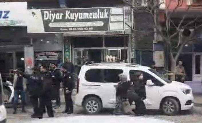 Gaziantep’te silahlı, maskeli ve biber gazlı kuyumcu soygunu: 1 kilo altın çalan 2 soyguncu yakalandı