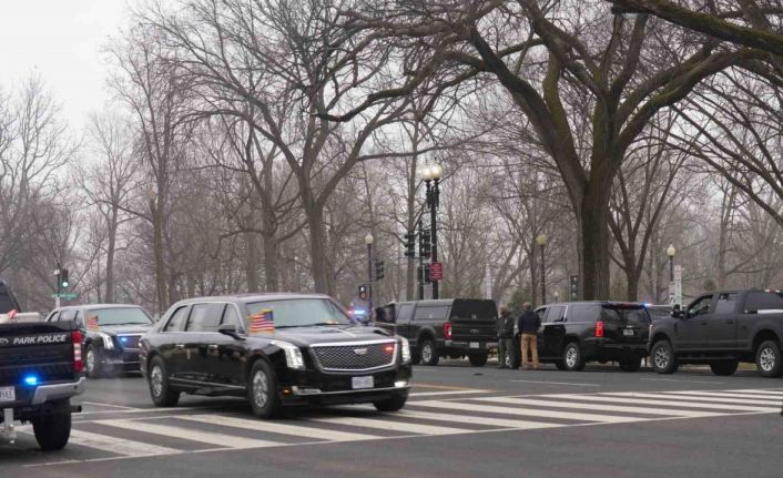 Gazze Barış Kurulu toplantısı sırasında Filistin destekçilerinden protesto: 2 gözaltı