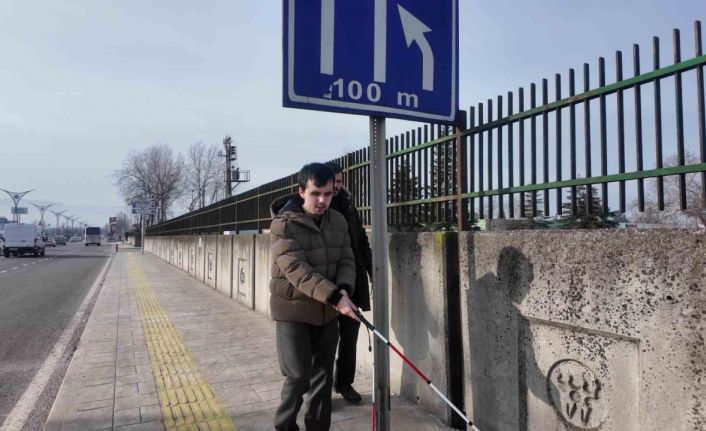 Görme engellilerin şehirdeki zorlu mücadelesi saniye saniye görüntülendi