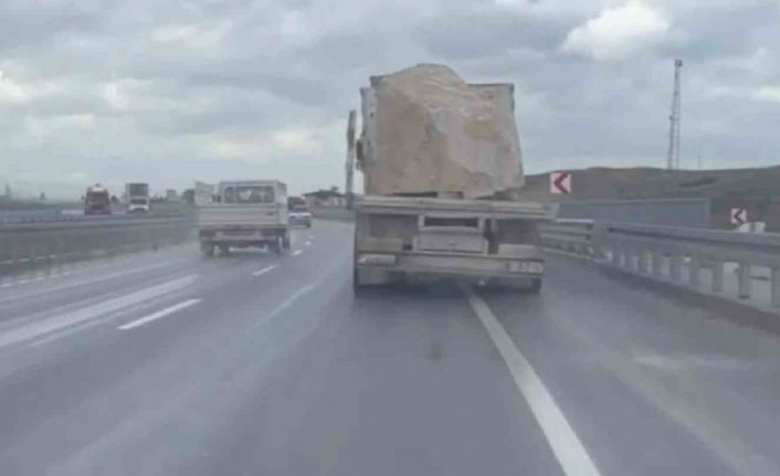 Güvenlik önlemleri alınmadan traverten taşıyan kamyona 25 bin lira ceza kesildi