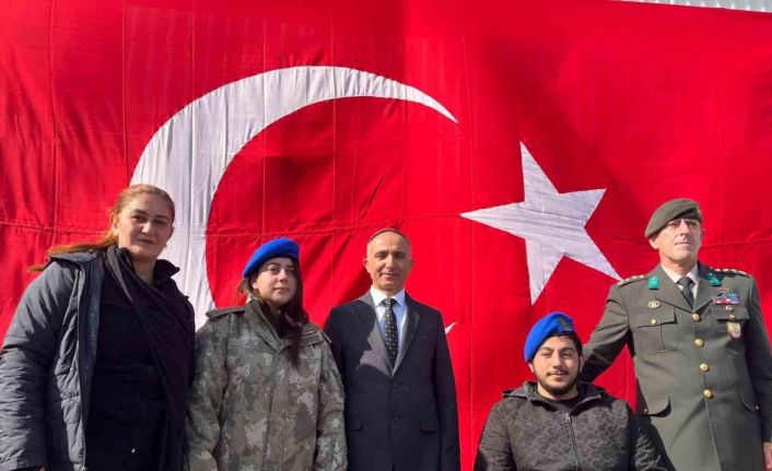 Hatay’da duygulandıran buluşma: Depremzede Beliz, 3 yıldır sakladığı emanetin sahibiyle bir araya geldi