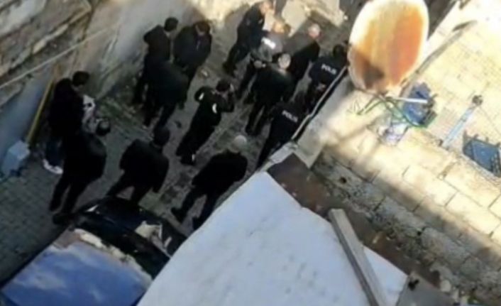 Hırsızlık için eve giren üvey kardeşin boğmaya çalıştığı kadın hastanede hayatını kaybetti