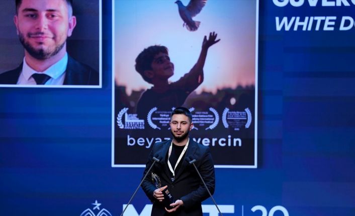 HKÜ mezunu ve yüksek lisans öğrencisi Berkay Ellek’in Yapay Zeka ile Ürettiği "Sultan’ın Taşı" filmi Berlin’de Türkiye’yi temsil edecek