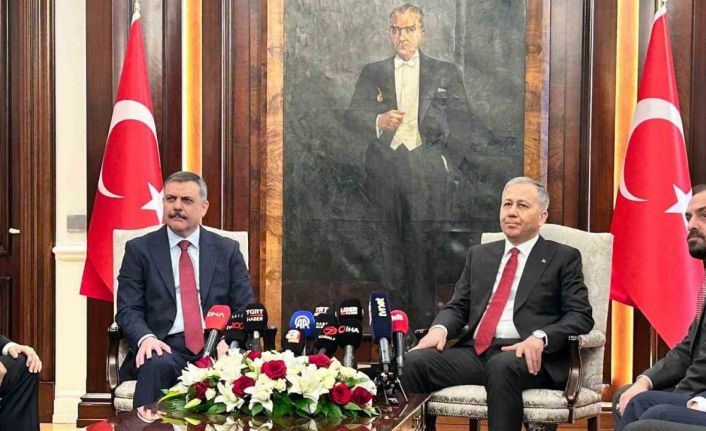 İçişleri Bakanlığında devir teslim töreni: Yeni Bakan Çiftçi, görevi Yerlikaya’dan devraldı