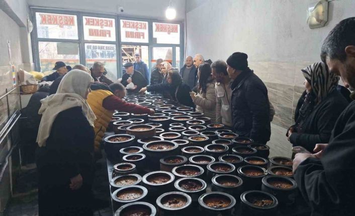 İftar sofralarının vaz geçilmez lezzeti: 8 saatte pişiyor, davul sesini duyan fırınlara koşuyor