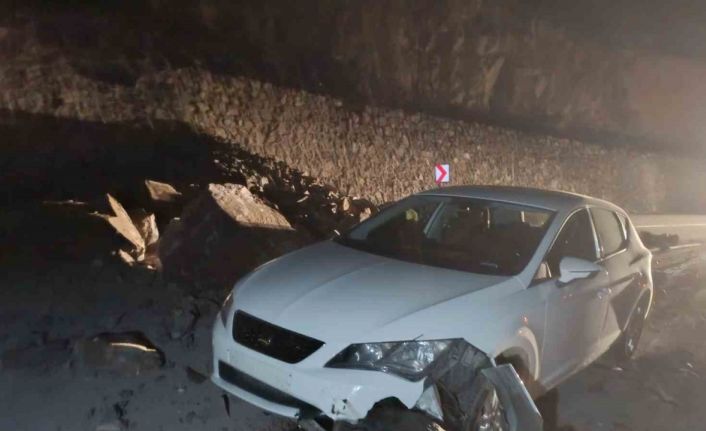 İspir - Erzurum yolunda gece korku dolu anlar, Kaya düşmesi kazaya neden oldu