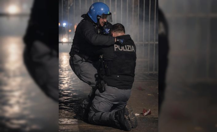 İtalya’da kültür merkezi kapatıldı sokaklar karıştı: 11 polis yaralı, 10 gözaltı