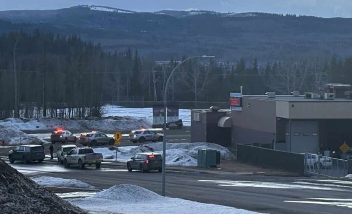 Kanada’da okul ve çevresinde silahlı saldırı: Şüpheli dahil en az 10 ölü