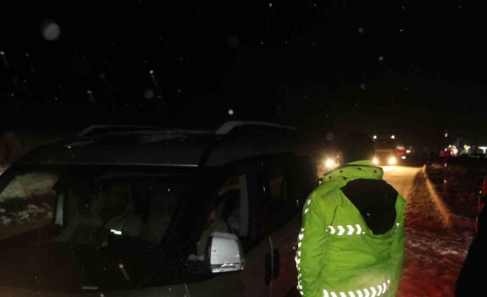 Kar ve tipi nedeniyle Erzincan’ın çevre illerle ulaşımı güçlükle sağlanıyor