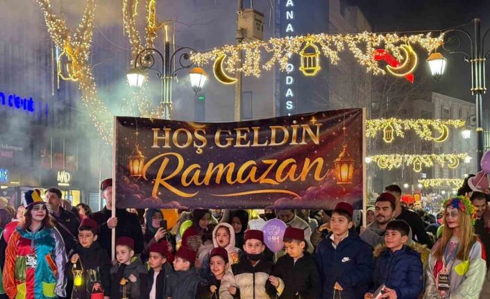 Karabük’te Ramazan coşkusu sokaklara taştı: Fener alayı ve Ramazan sokağına yoğun ilgi
