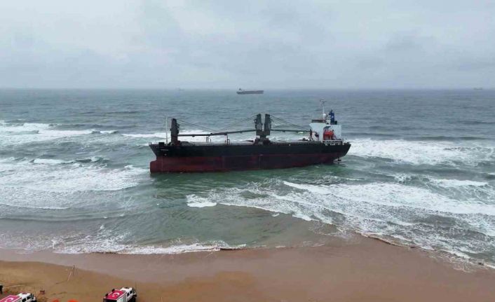 Kastamonu açıklarında vurulan ve Sarıyer’de karaya oturan gemi havadan görüntülendi