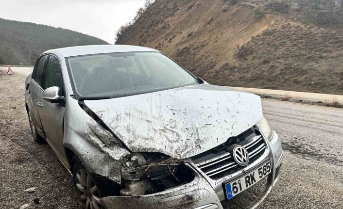 Kayak merkezine gitmek için yola çıkan aile kaza yaptı: 3 yaralı