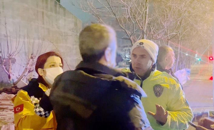 Kaza yapan alkollü sürücü, "Hepinizden özür diliyorum" diyerek hastaneye gitmeyi reddetti