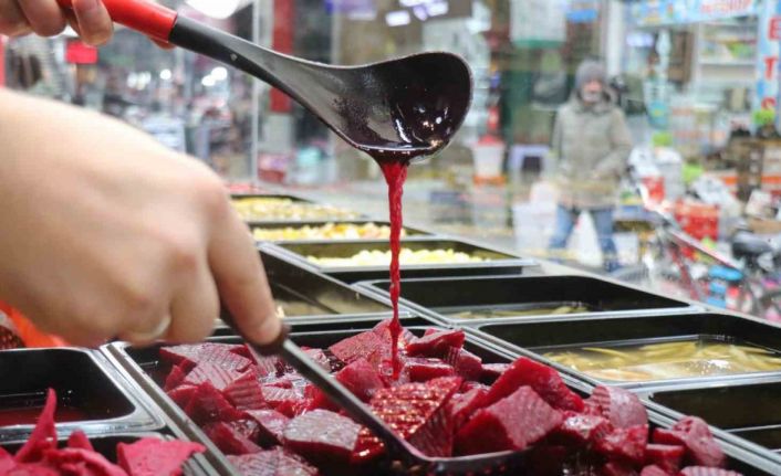 Kış sofralarının renkli lezzeti turşu vatandaştan yoğun ilgi görüyor