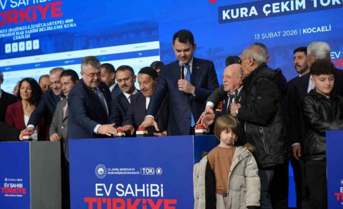 Kocaeli’de 10 bin 340 sosyal konutun kura çekimi Bakan Kurum’un katılımıyla yapıldı