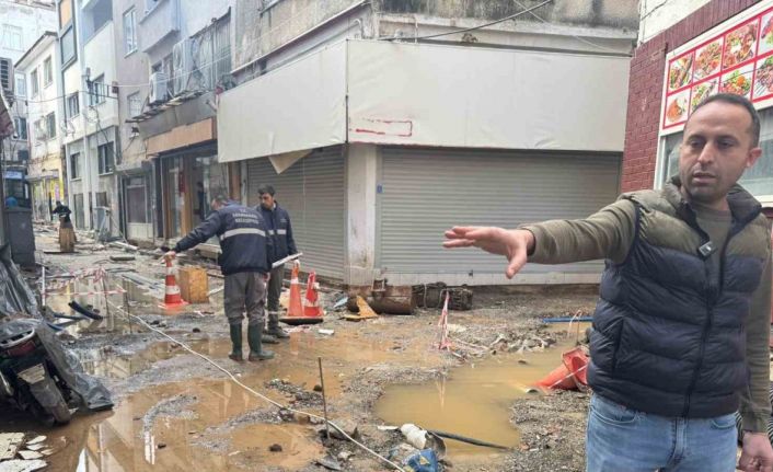 Kuyum atölyesini su basan iş yeri sahibi Gözaç: "Belediye geçmiş olsun bile demedi’