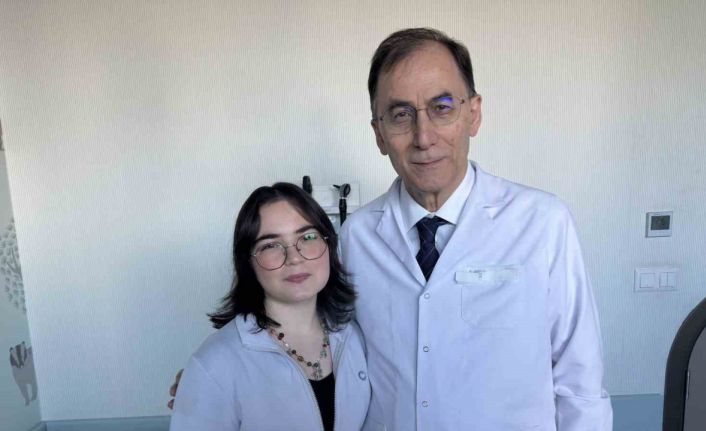 Lenf kanserini yendi, doktorundan ilham alıp tıp fakültesini kazandı: Yıllar sonra yine aynı karede buluştular
