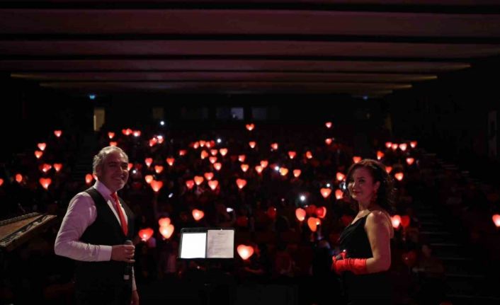 Merkezefendi’de Sevgililer Günü’ne özel "Aşka Dair" konseri büyük beğeni topladı