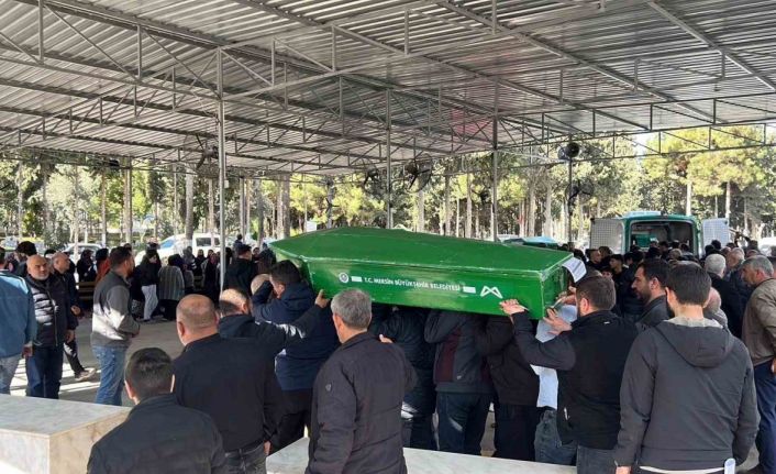 Mersin’deki kazadan acı hikaye: İkizleri ölüm ayırdı, 3 cenaze yan yana defnedildi