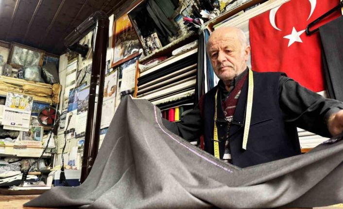 Mesleğinde yarım asrı geride bırakan terzi tarihi kentte zamana direniyor