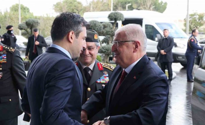 Milli Savunma Bakanı Güler, Özdemir Bayraktar anısına hazırlanan belgeselin gösterimine katıldı