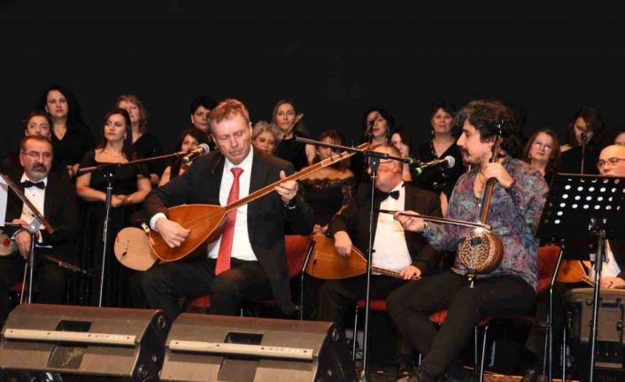 ‘Odunpazarı Halk Eğitimi Merkezi Türk Halk Müziği Korosu 52. Yıl Sanat Gecesi Konseri’ yoğun ilgi gördü