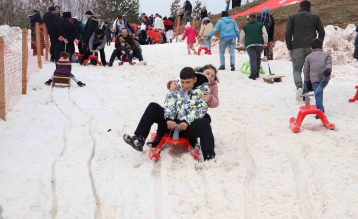 Ordu’nun menderesleri ile ünlü bin 500 rakımlı yaylasında kar festivali
