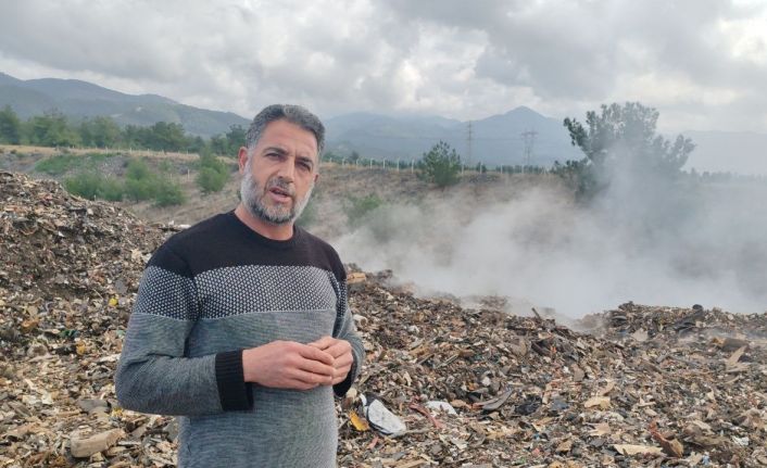 Osmaniye’den Hatay’a taşınan ve içten içe yanan çöplere vatandaşlar çözüm bekliyor