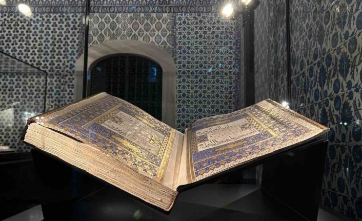 Osmanlı’nın en büyük mushafı Ramazan ayına özel ilk kez Topkapı Sarayı’nda sergide