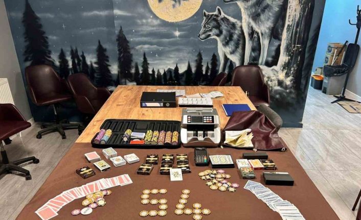 Özel davetiyeli poker masasına emniyet operasyonu: 18 kişiye toplam 208 bin lira ceza