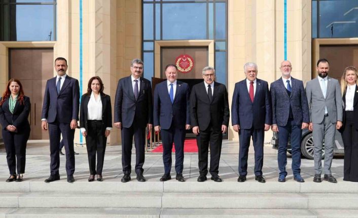 Öztürkler: "Anavatanla kopmaz bağlarımız her türlü tehlikeye karşı güç vermeye devam edecek"