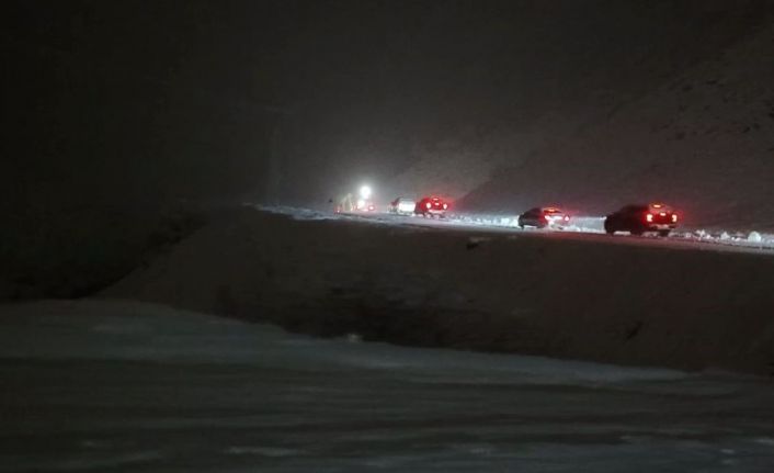 Pervari ve Şirvan’da kar yağışı köy yollarını kapattı, mahsur kalan araçlar kurtarıldı