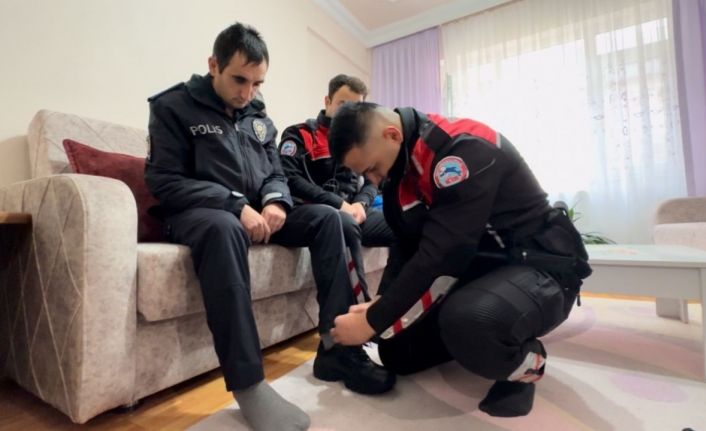 Polis sevdalısı engelli genç üniforma ile devriye görevine katıldı