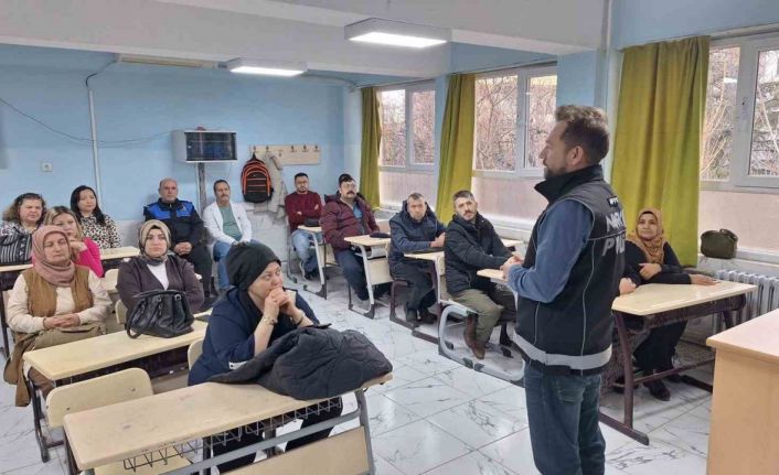 Polisten lise öğrencilerine yönelik eğitim