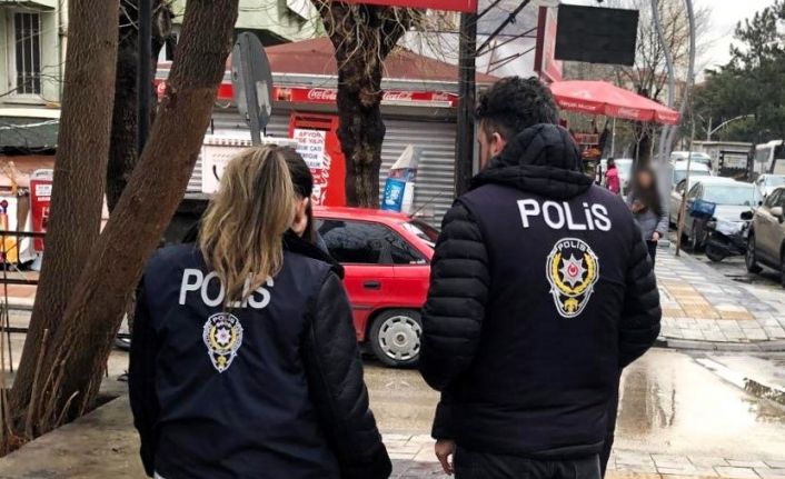 Polisten öğrencilerin yoğun olduğu bölgelerde denetim