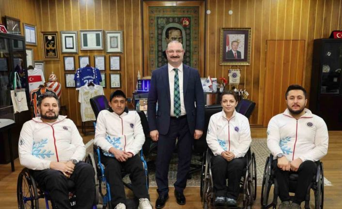 Rektör Hacımüftüoğlu, Milli takıma seçilen özel sporcuları misafir etti