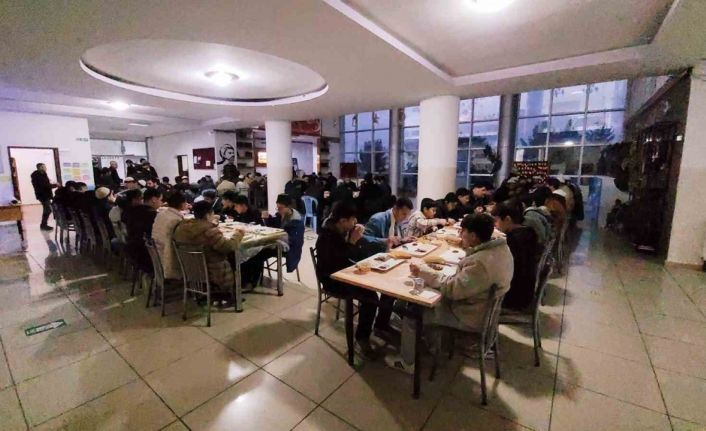 Şehit Özkan Özendi Anadolu İmam Hatip Lisesi’nden açık öğretim öğrencilerine iftar
