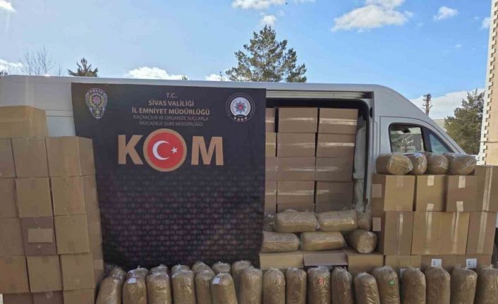 Sivas’ta 840 bin makaron ve yüzlerce kilo kaçak tütün ele geçirildi
