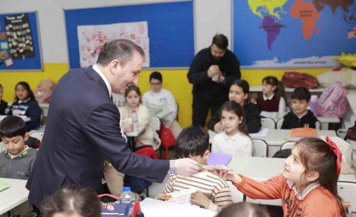 Sultanbeyli’de bilinçli teknoloji seferberliği: 23 bin öğrenciye akıllı dijital eğitim seti