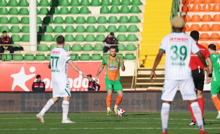 Trendyol Süper Lig: Alanyaspor: 1 - Konyaspor: 0 (İlk yarı)