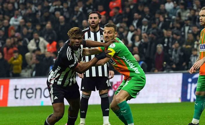 Trendyol Süper Lig: Beşiktaş: 0 - Corendon Alanyaspor: 1 (Maç devam ediyor)