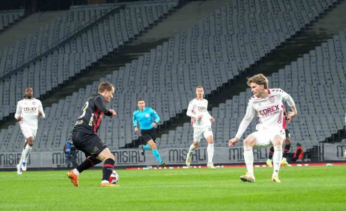 Trendyol Süper Lig: Fatih Karagümrük: 0 - Samsunspor: 0 (İlk yarı)